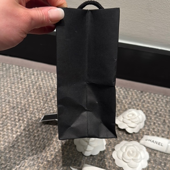 Chanel Authetic Mini Shopping Bag, Ribbon, 4 Stickers & 4 Flowers - Picture 4 of 7